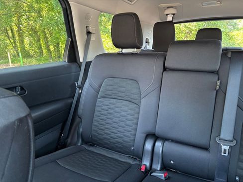 Used 2025 Nissan Pathfinder SV image 41