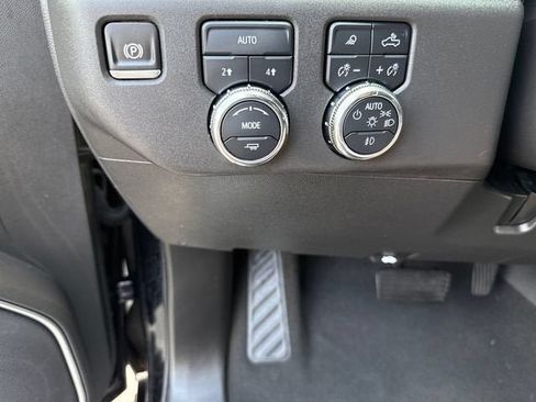 Used 2025 GMC Sierra 1500 SLT AWD/4WD image 25