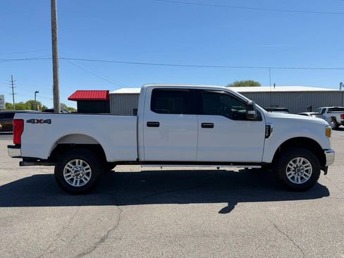 Used 2017 Ford F250 XLT AWD/4WD image 4