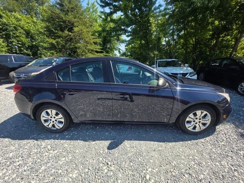 Used 2015 Chevrolet Cruze LS FWD image 4