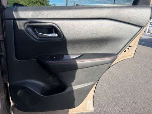 Used 2025 Nissan Rogue SV AWD/4WD image 14