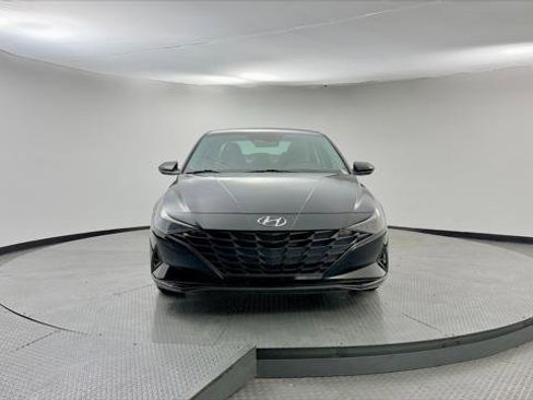 Used 2021 Hyundai Elantra SE FWD image 11