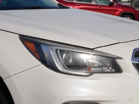 Used 2019 Subaru Outback 2.5i Premium image 16