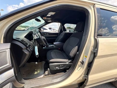 Used 2018 Ford Explorer XLT FWD image 6