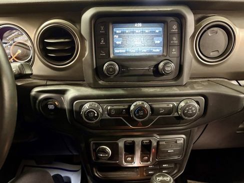 Used 2018 Jeep Wrangler Sport S image 4