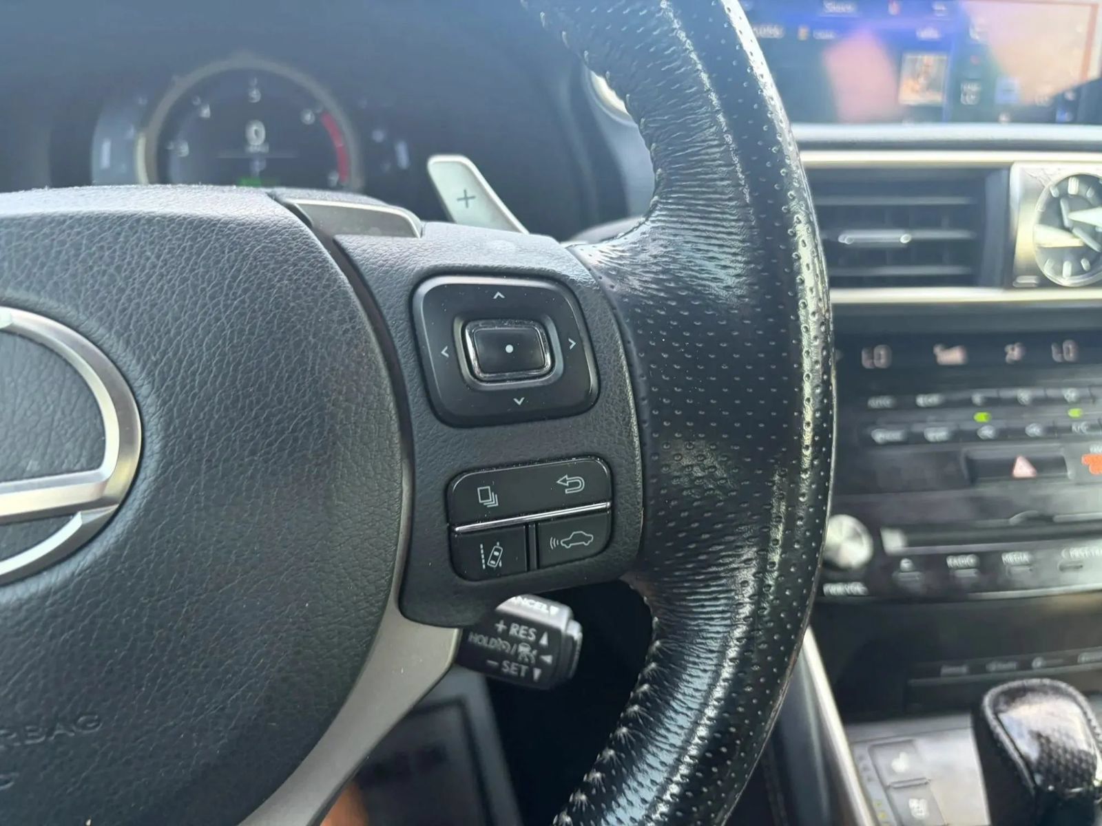 Used 2017 Lexus IS 200t F Sport w/ F Sport Package RWD image 18