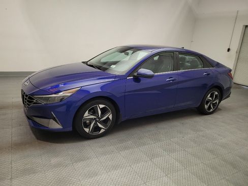 Used 2023 Hyundai Elantra Limited FWD image 2