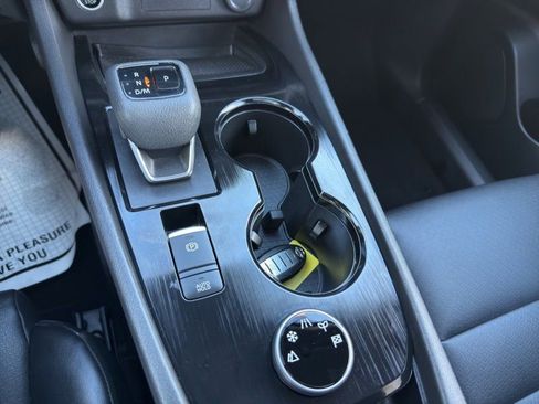 Used 2021 Nissan Rogue SV w/ Premium Package image 18