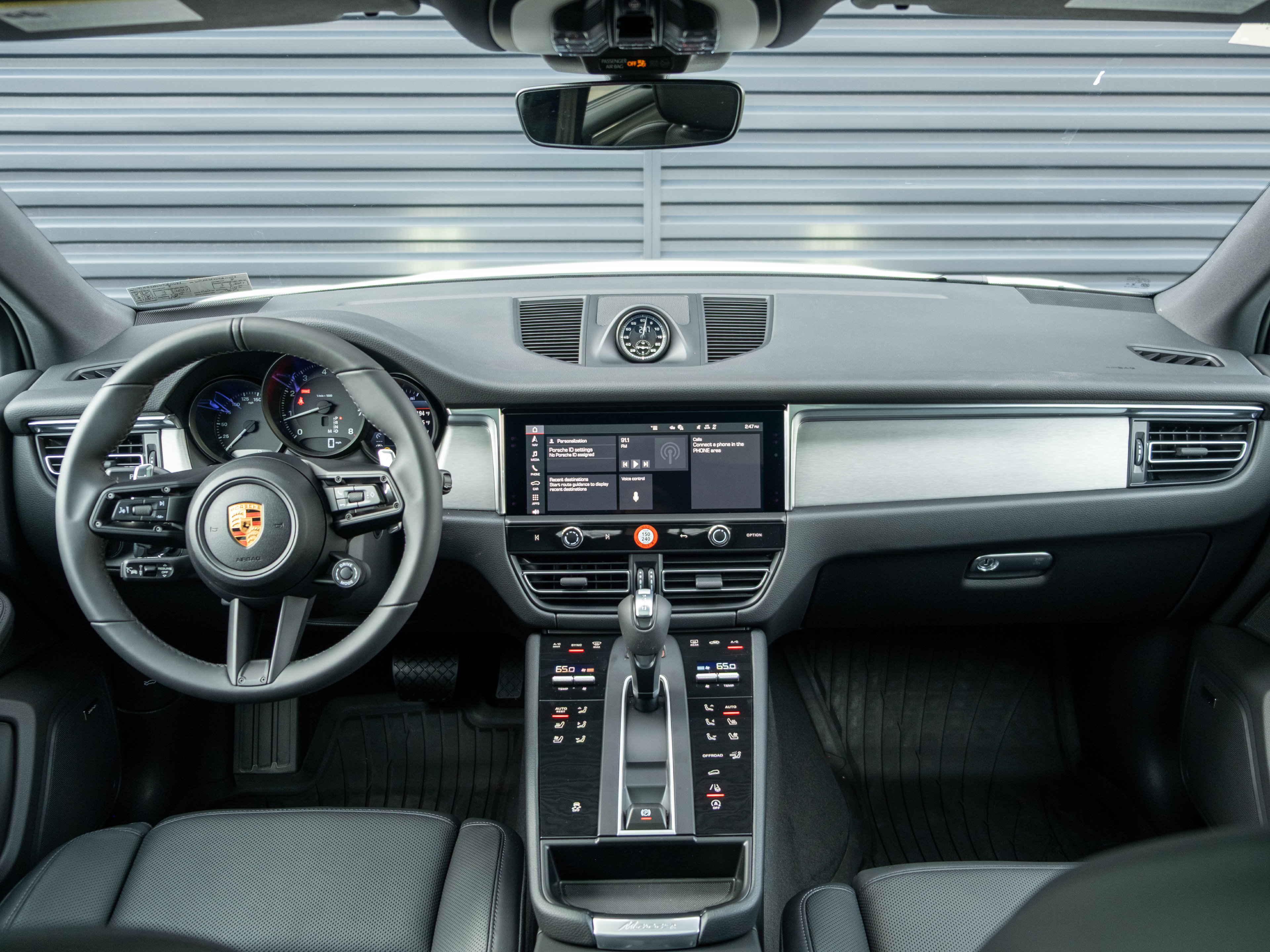 Certified 2026 Porsche Macan AWD/4WD image 6