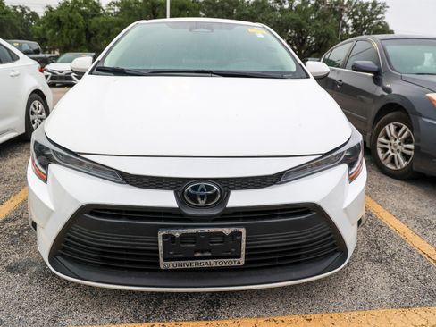 Used 2025 Toyota Corolla LE FWD image 4