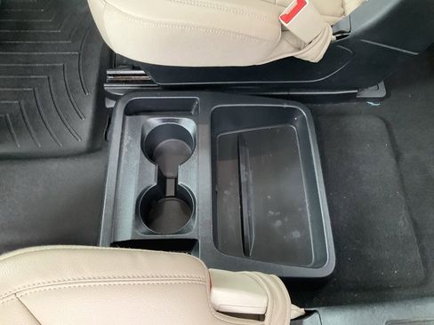 Used 2020 Ford Explorer XLT w/ Equipment Group 202A image 20