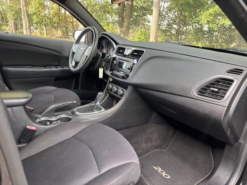 Used 2014 Chrysler 200 Touring image 22