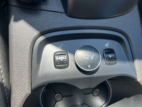 Used 2013 Ford Focus SE w/ SE Winter Pkg image 28