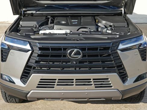 Used 2024 Lexus GX 550 AWD/4WD image 8
