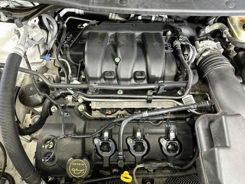 Used 2018 Ford Explorer XLT w/ Equipment Group 202A FWD image 34