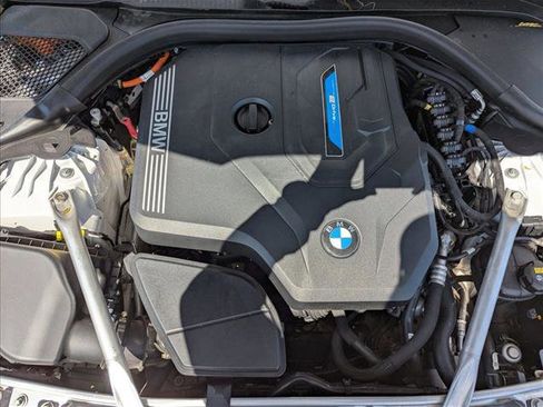 Used 2022 BMW 530e xDrive w/ Premium Package AWD/4WD image 23