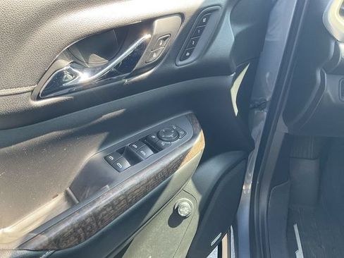 Used 2020 GMC Acadia Denali w/ Technology Package AWD/4WD image 21
