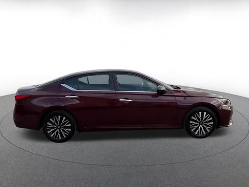 Used 2025 Nissan Altima 2.5 SV FWD image 16