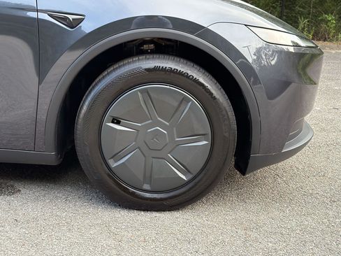 Used 2026 Tesla Model Y 2WD image 12