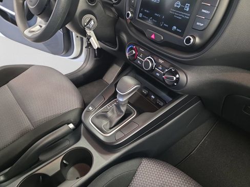 Used 2025 Kia Soul LX FWD image 14