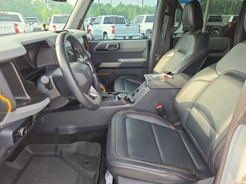 Used 2023 Ford Bronco Badlands w/ Sasquatch Package AWD/4WD image 18