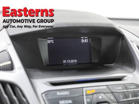 Used 2017 Ford Transit Connect XLT image 19