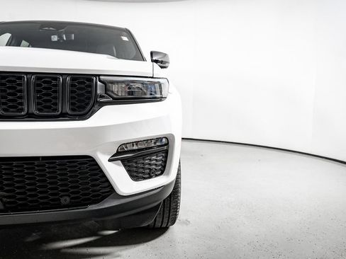 Used 2025 Jeep Grand Cherokee Limited w/ Luxury Tech Group II RWD image 22