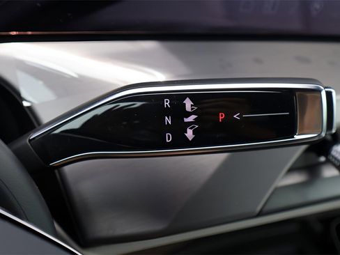 New 2026 Cadillac Vistiq Luxury image 31