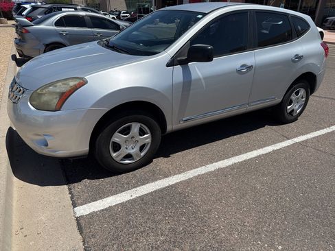 Used 2015 Nissan Rogue S FWD image 3