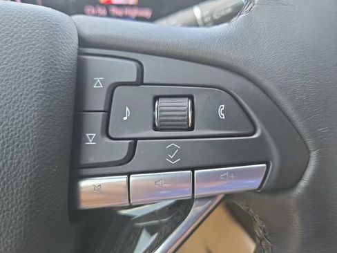 Used 2023 Cadillac Escalade Premium Luxury AWD/4WD image 22