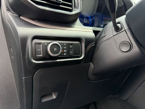 Used 2024 Ford Explorer Platinum w/ Technology Package AWD/4WD image 15