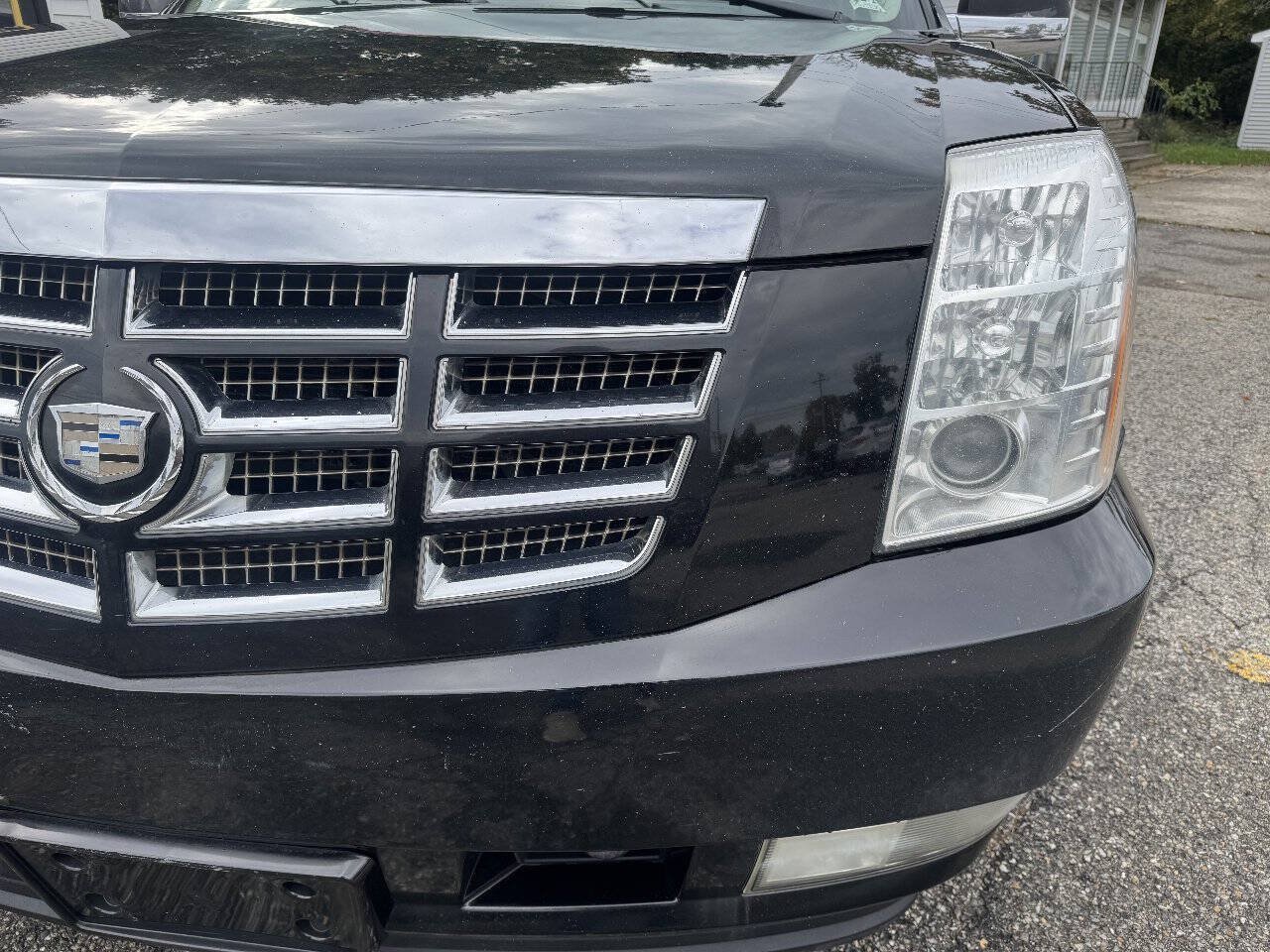 Used 2011 Cadillac Escalade ESV AWD w/ Livery Package image 3