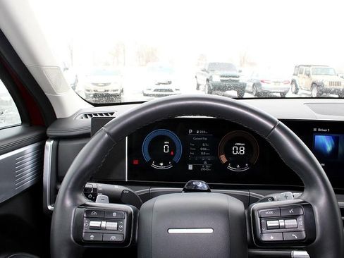 Used 2025 Hyundai Santa Fe SEL FWD image 13