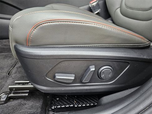 Certified 2025 Hyundai Santa Cruz Limited image 13