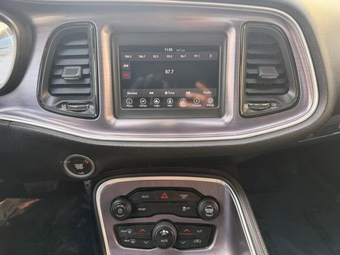 Used 2018 Dodge Challenger SXT image 31