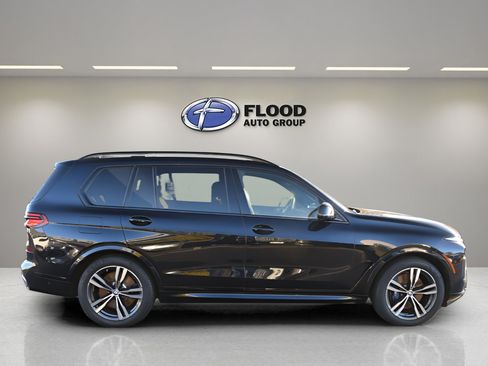 Used 2025 BMW X7 M60i w/ Executive Package image 3