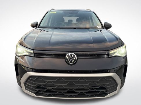 Certified 2025 Volkswagen Taos SE w/ Panoramic Sunroof Package image 9