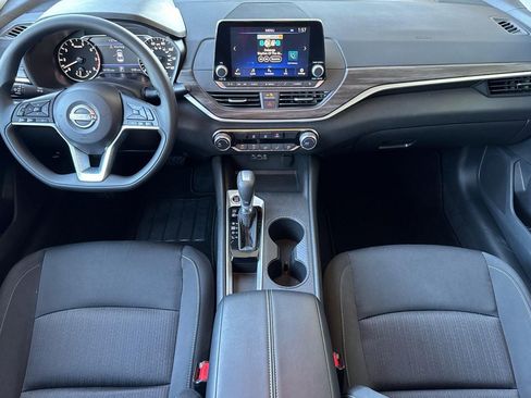Used 2025 Nissan Altima 2.5 SV FWD image 15