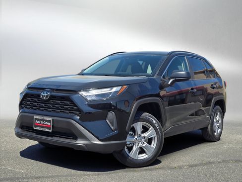 Used 2025 Toyota RAV4 LE AWD/4WD image 1
