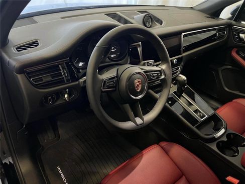 Used 2026 Porsche Macan image 4