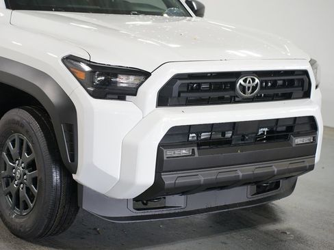 New 2026 Toyota 4Runner SR5 AWD/4WD image 4