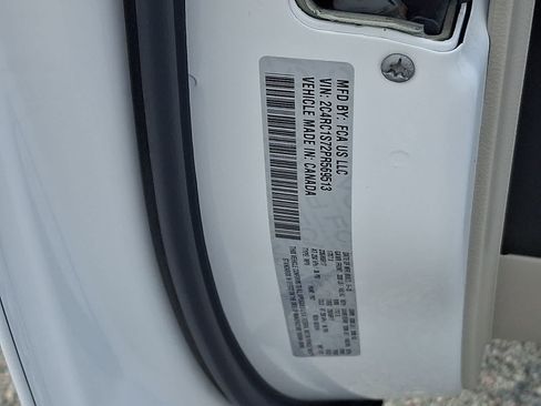 Used 2023 Chrysler Pacifica Limited FWD image 25