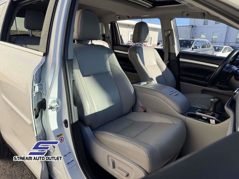 Used 2019 Toyota Highlander XLE image 10