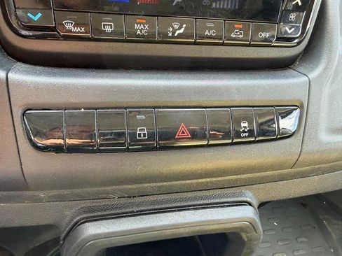 Used 2025 RAM ProMaster 2500 w/ Convenience Group image 21