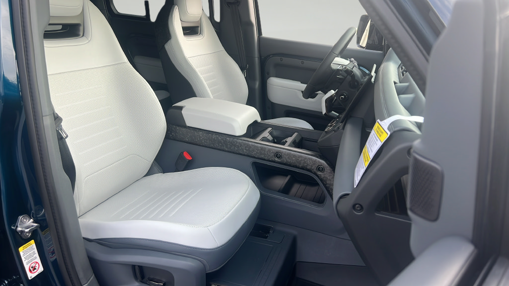 New 2026 Land Rover Defender 110 AWD/4WD image 22