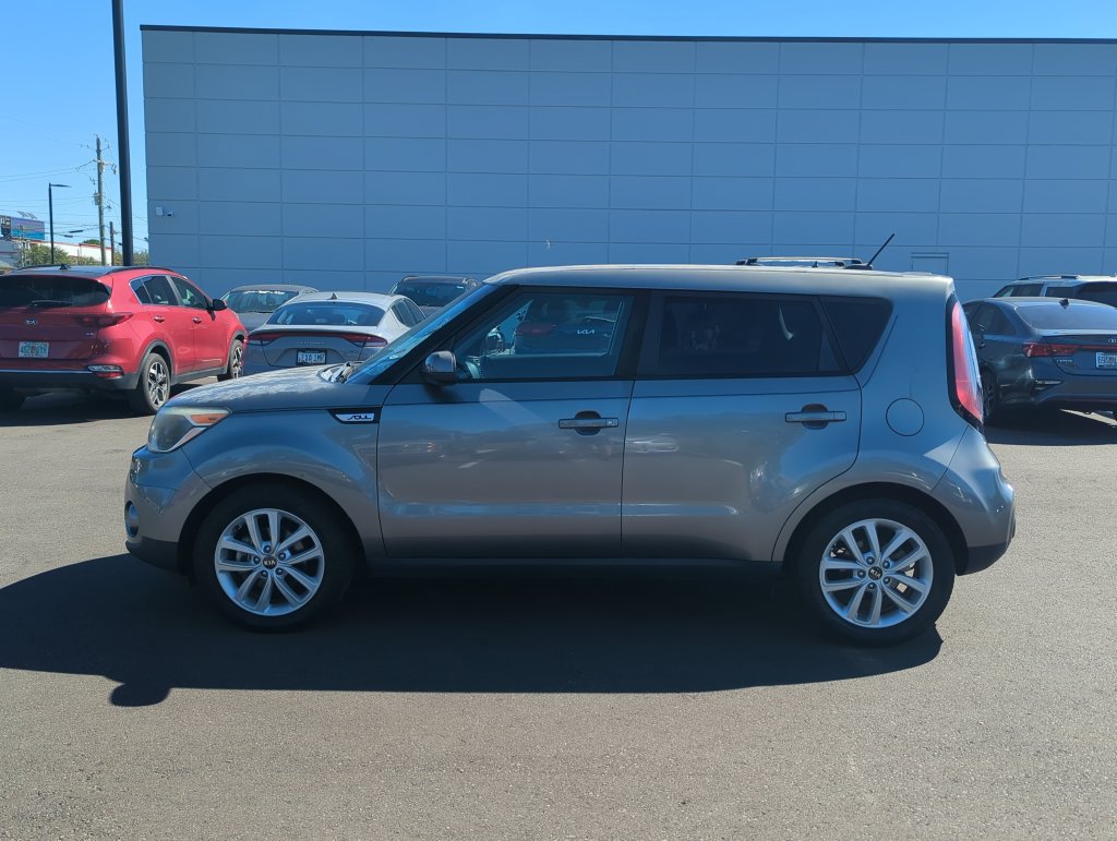 Used 2017 Kia Soul + FWD image 4