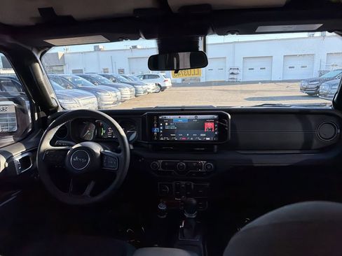 Used 2024 Jeep Wrangler Unlimited Rubicon 4xe image 19