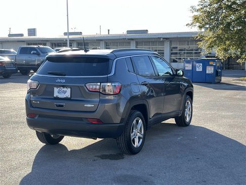 Used 2024 Jeep Compass Latitude image 5