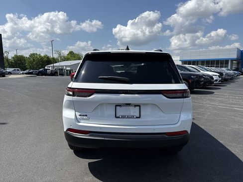 New 2026 Jeep Grand Cherokee Altitude AWD/4WD image 19