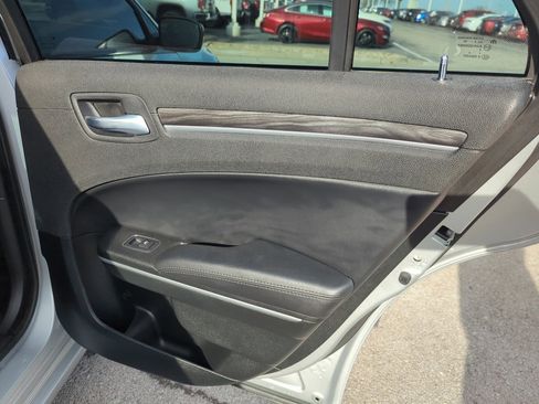 Used 2022 Chrysler 300 Touring w/ Sport Appearance Package image 31